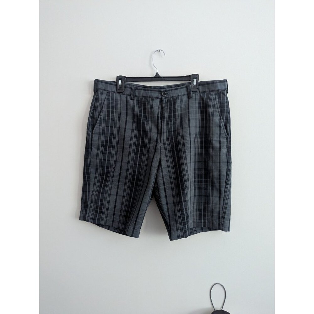 Mens Izod Plaid Flat-Front Golf Shorts Size 38 Gray & Black Preppy-lp1